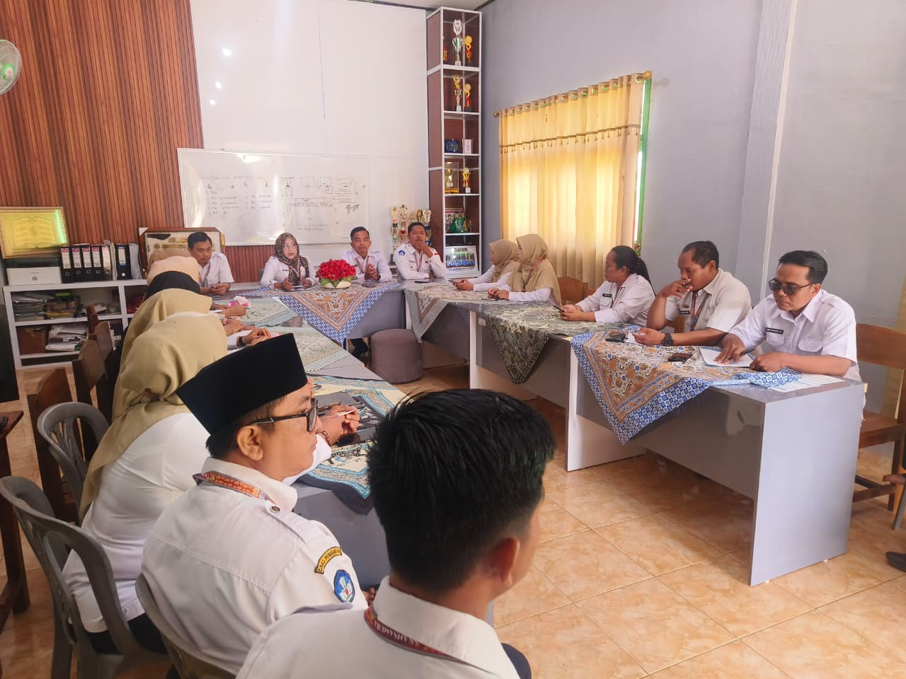 Usai Agenda ASAS dan Class Meeting, SMKN 1 Raman Utara Gelar Pembagian Rapor dengan Menghadirkan Orang Tua agar Perkembangan Anak Terpantau Bersama